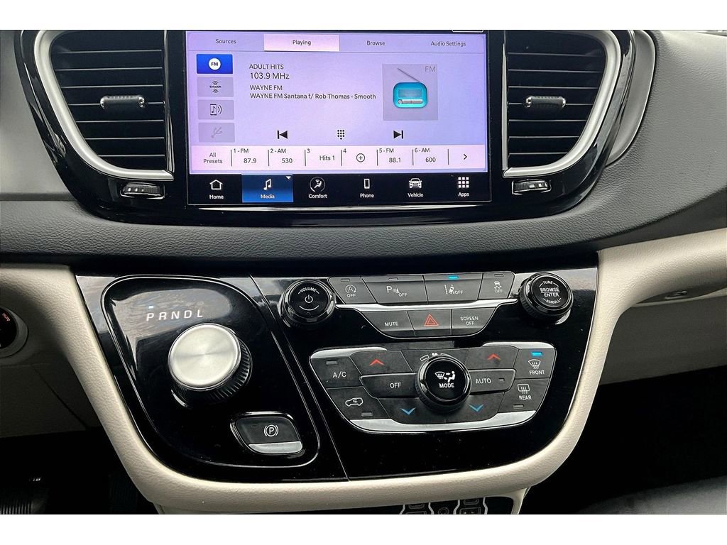 Used 2024 Chrysler Pacifica Touring-L image 29