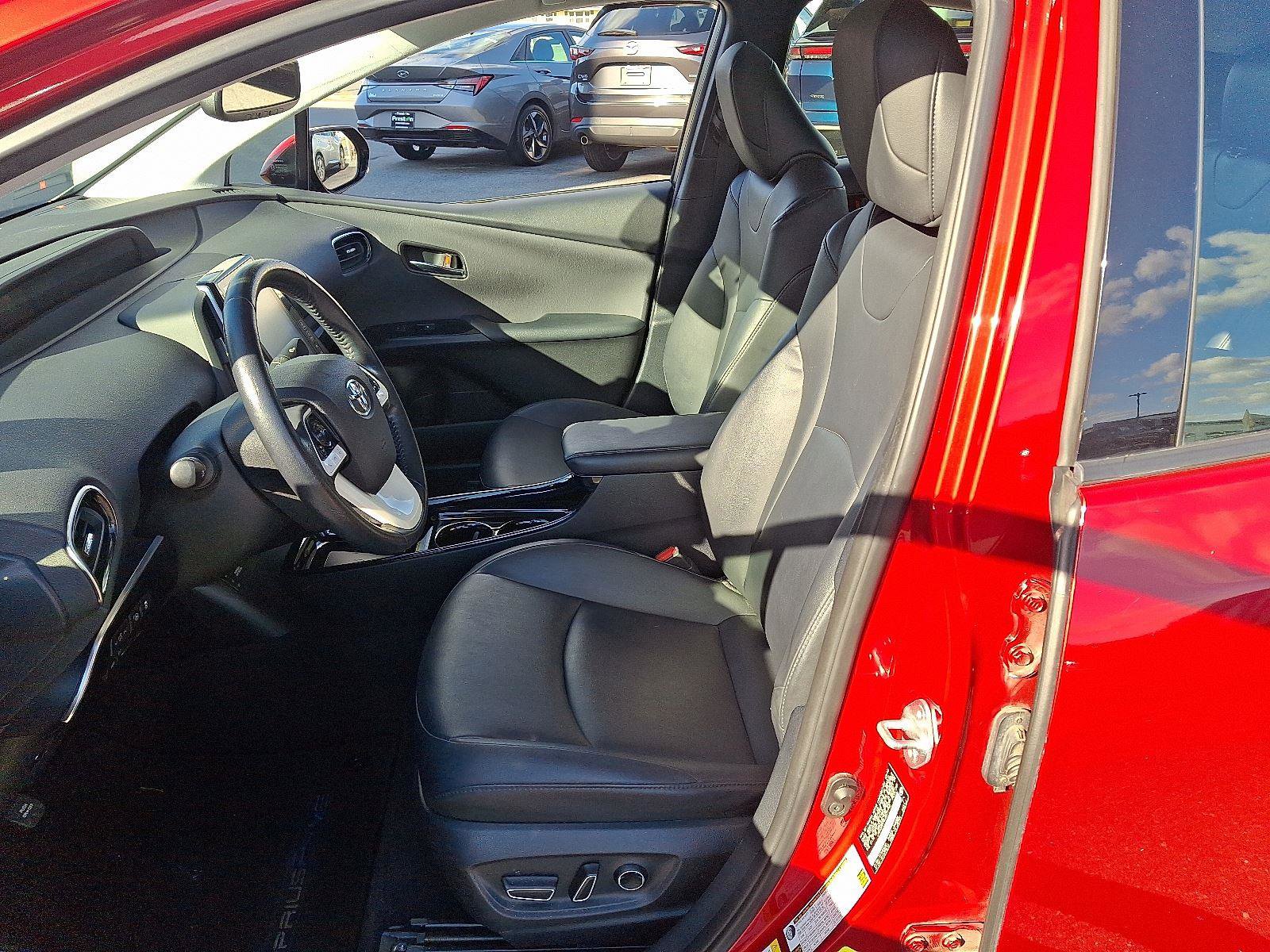 Used 2018 Toyota Prius Prime Advanced image 13