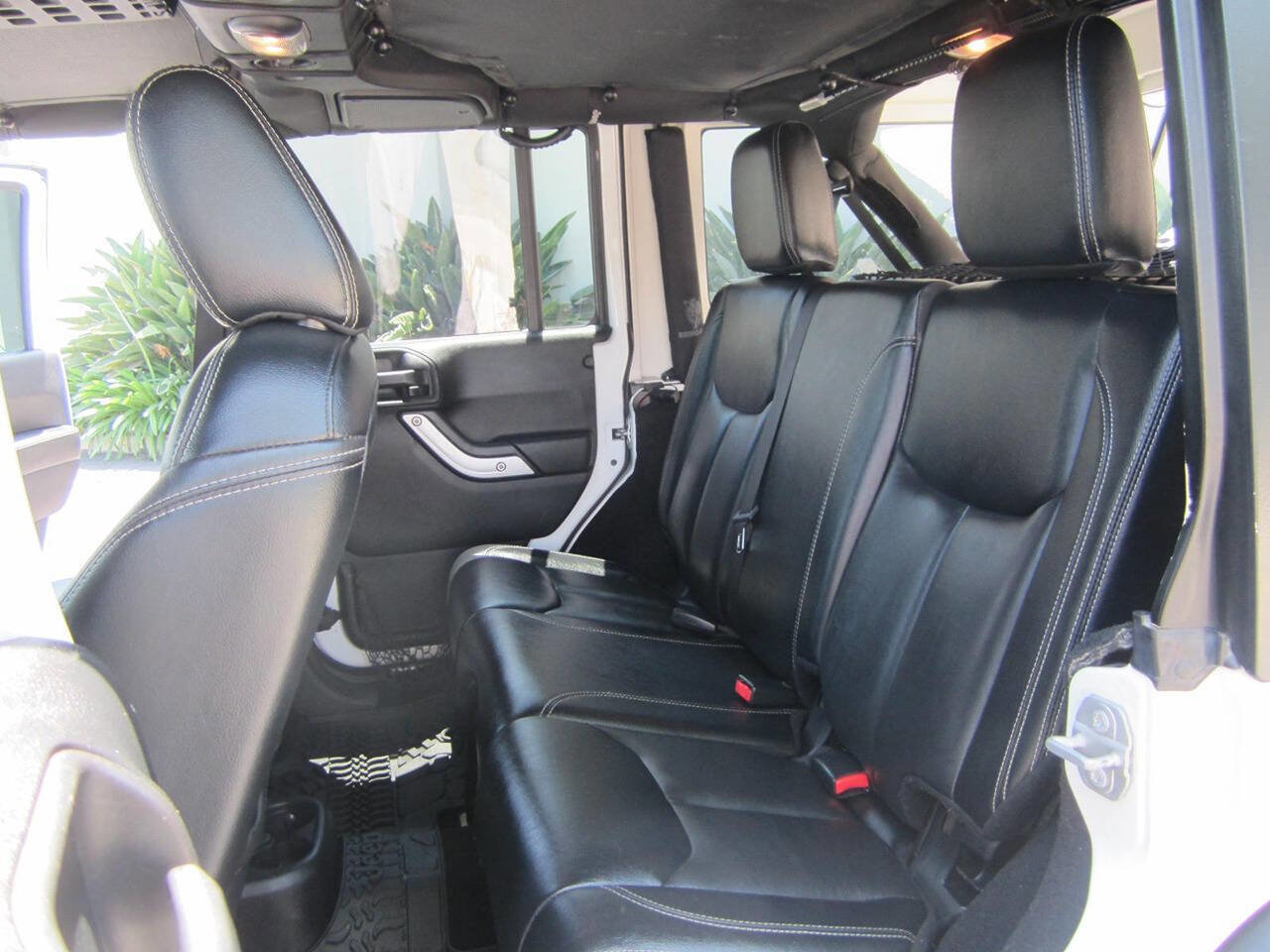 Used 2017 Jeep Wrangler Unlimited Rubicon AWD/4WD image 28