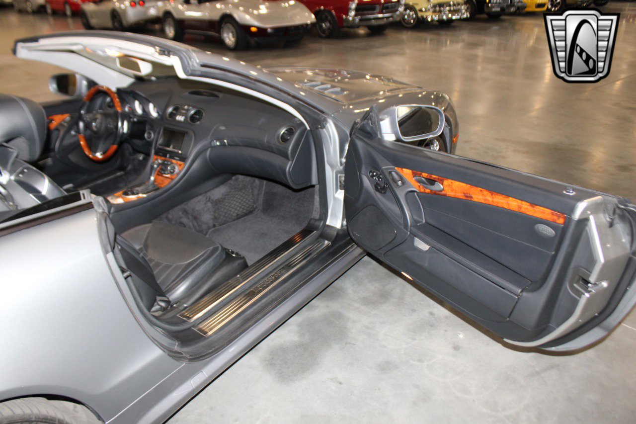 Used 2011 Mercedes-Benz SL 550 image 25