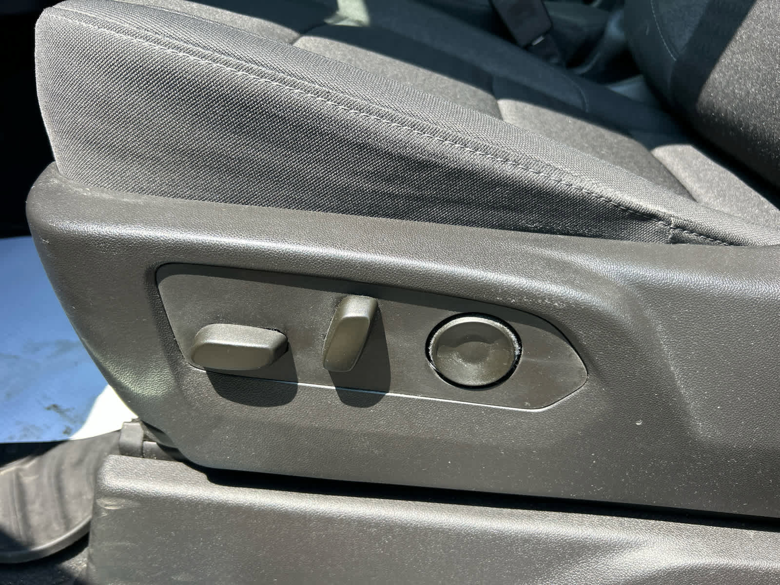 Used 2023 Chevrolet Silverado 1500 LT image 18