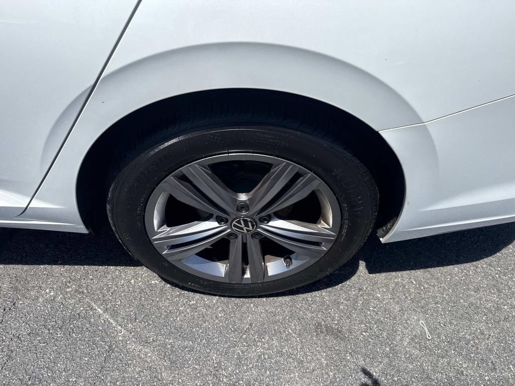 Used 2023 Volkswagen Jetta SE FWD image 13