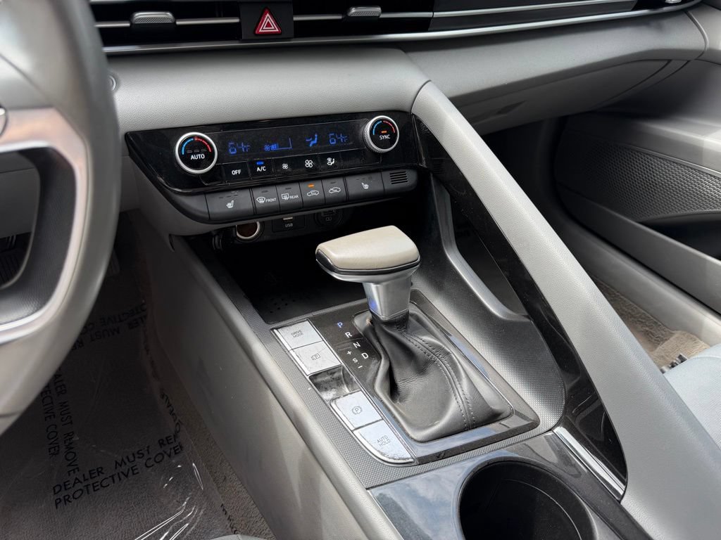 Used 2022 Hyundai Elantra SEL w/ Convenience Package FWD image 18