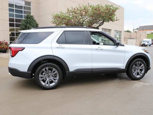 New 2026 Ford Explorer Active w/ Active Comfort Package AWD/4WD image 7