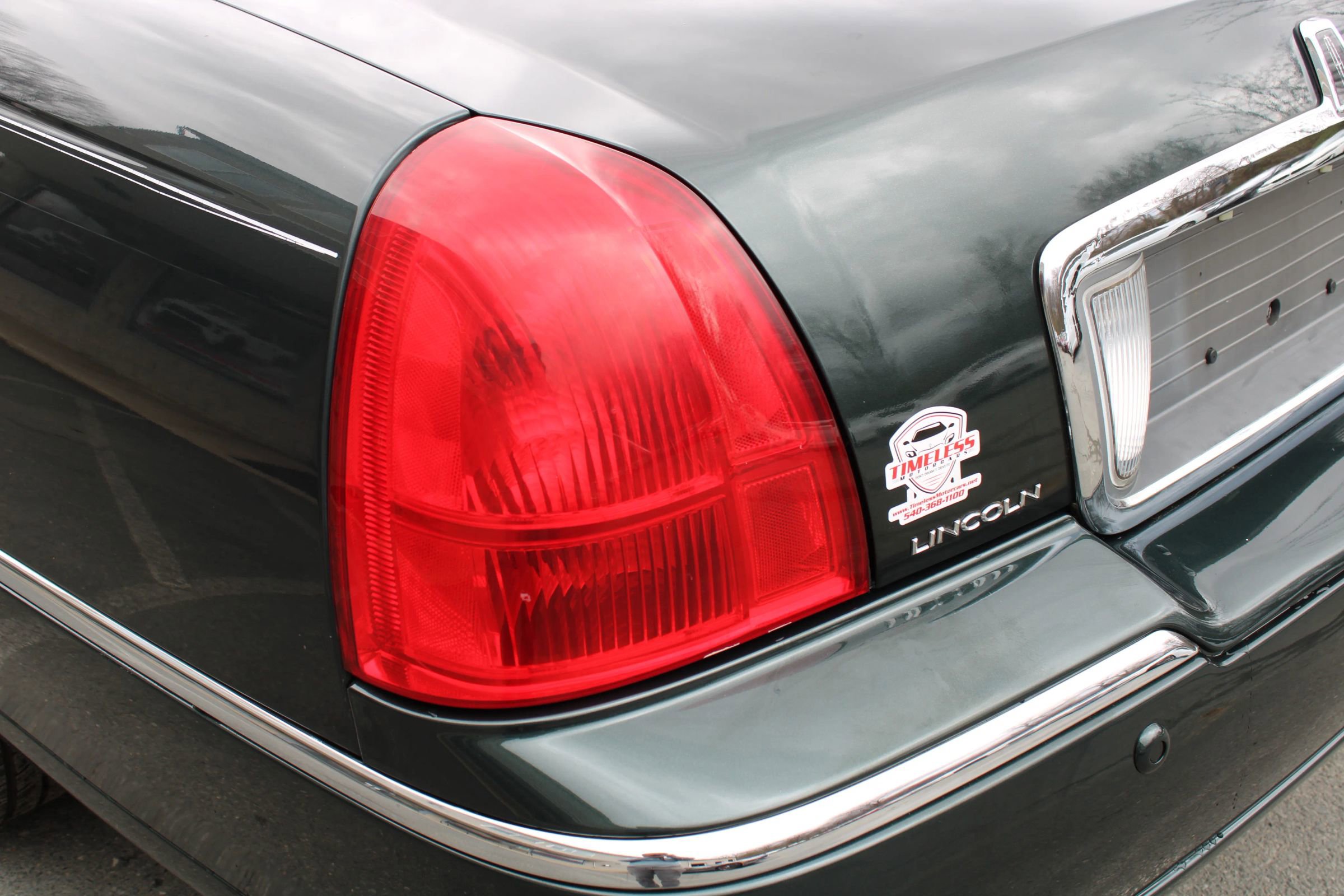 Used 2003 Lincoln Town Car Signature image 28