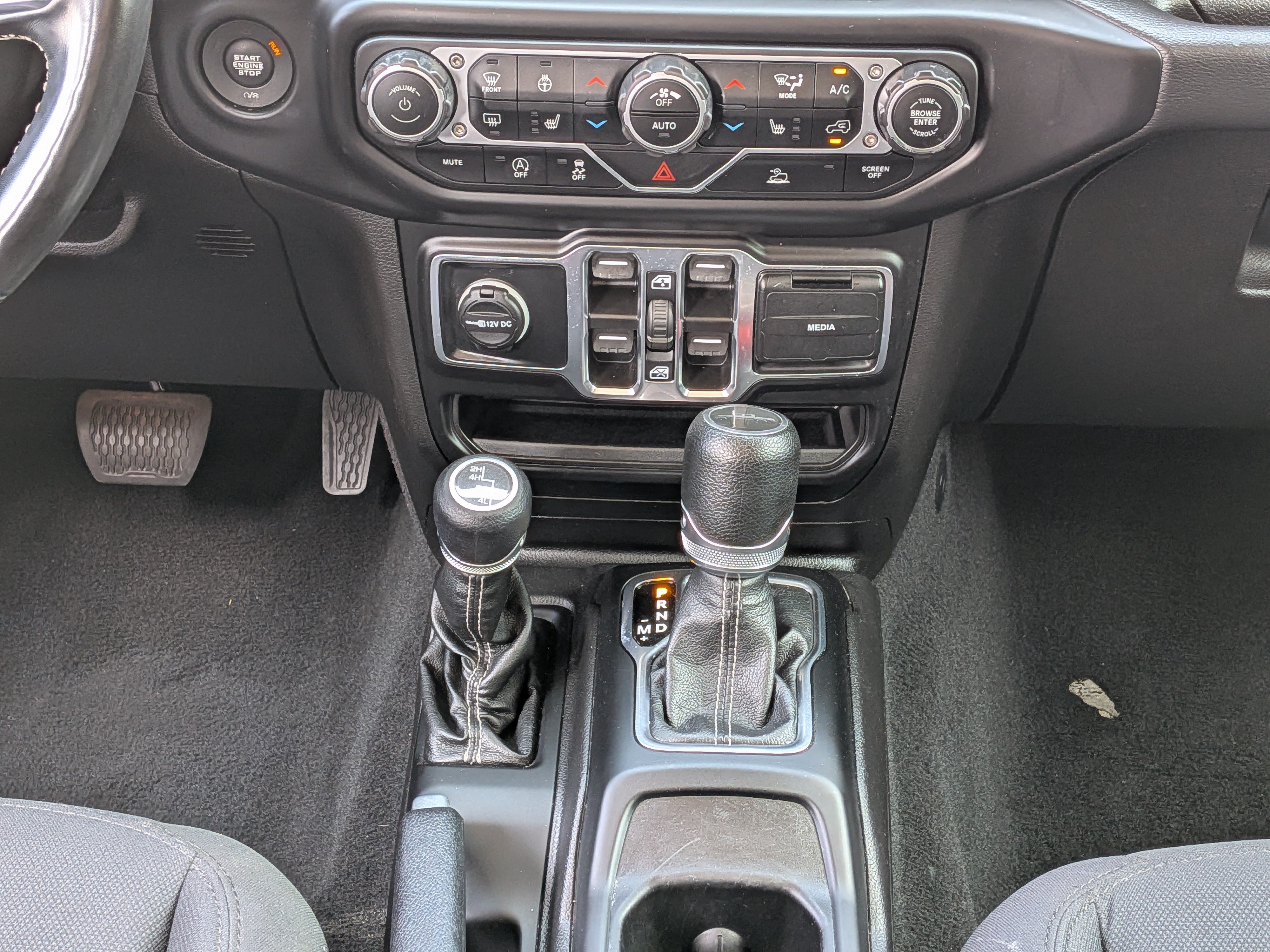Used 2022 Jeep Gladiator Overland w/ Cold Weather Group AWD/4WD image 20
