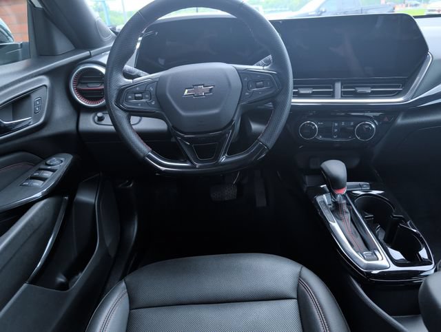 Used 2024 Chevrolet Trax RS w/ Driver Confidence Package FWD image 2