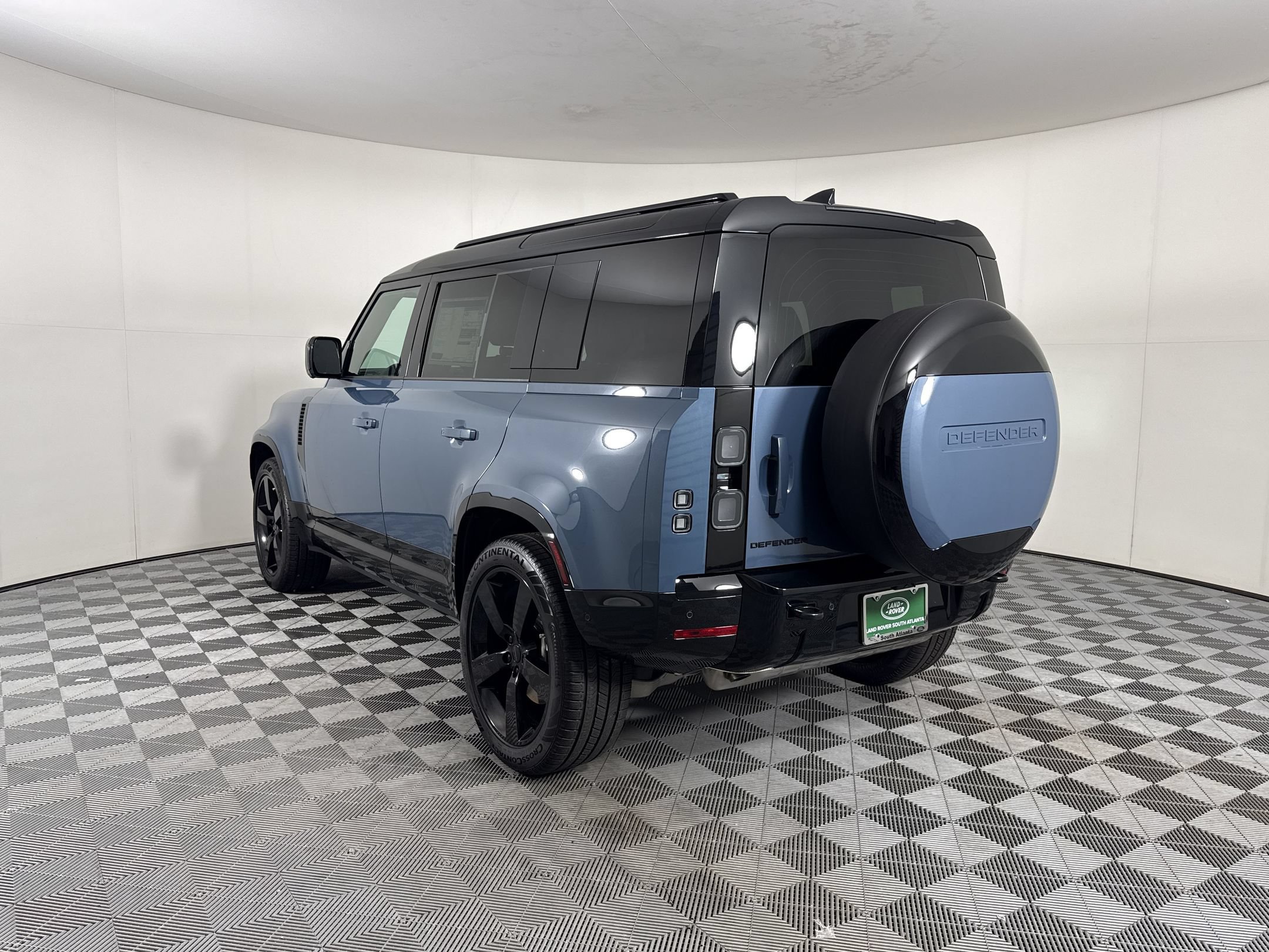 New 2026 Land Rover Defender 110 X-Dynamic SE AWD/4WD image 3