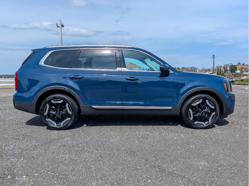 Used 2025 Kia Telluride S FWD image 4