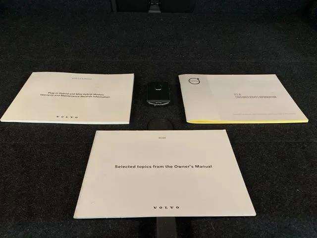 Used 2025 Volvo XC40 B5 Plus image 95