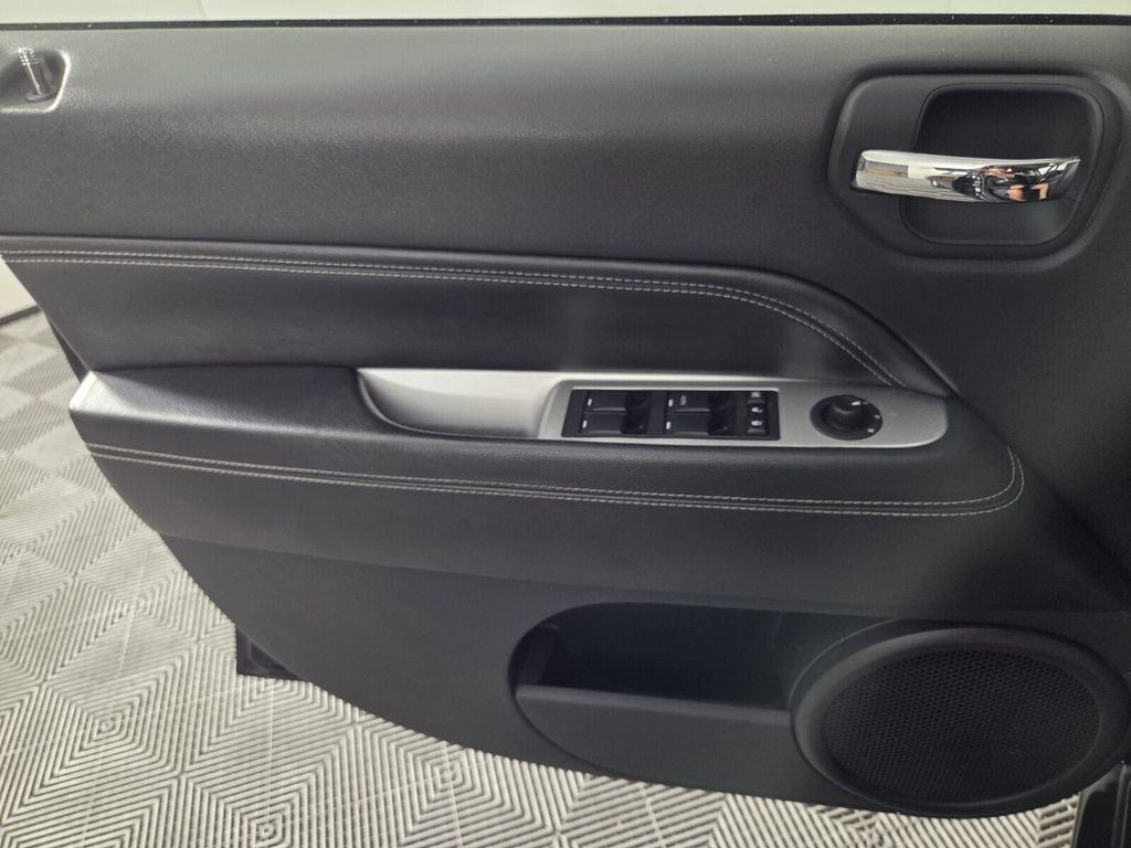 Used 2015 Jeep Compass High Altitude image 21