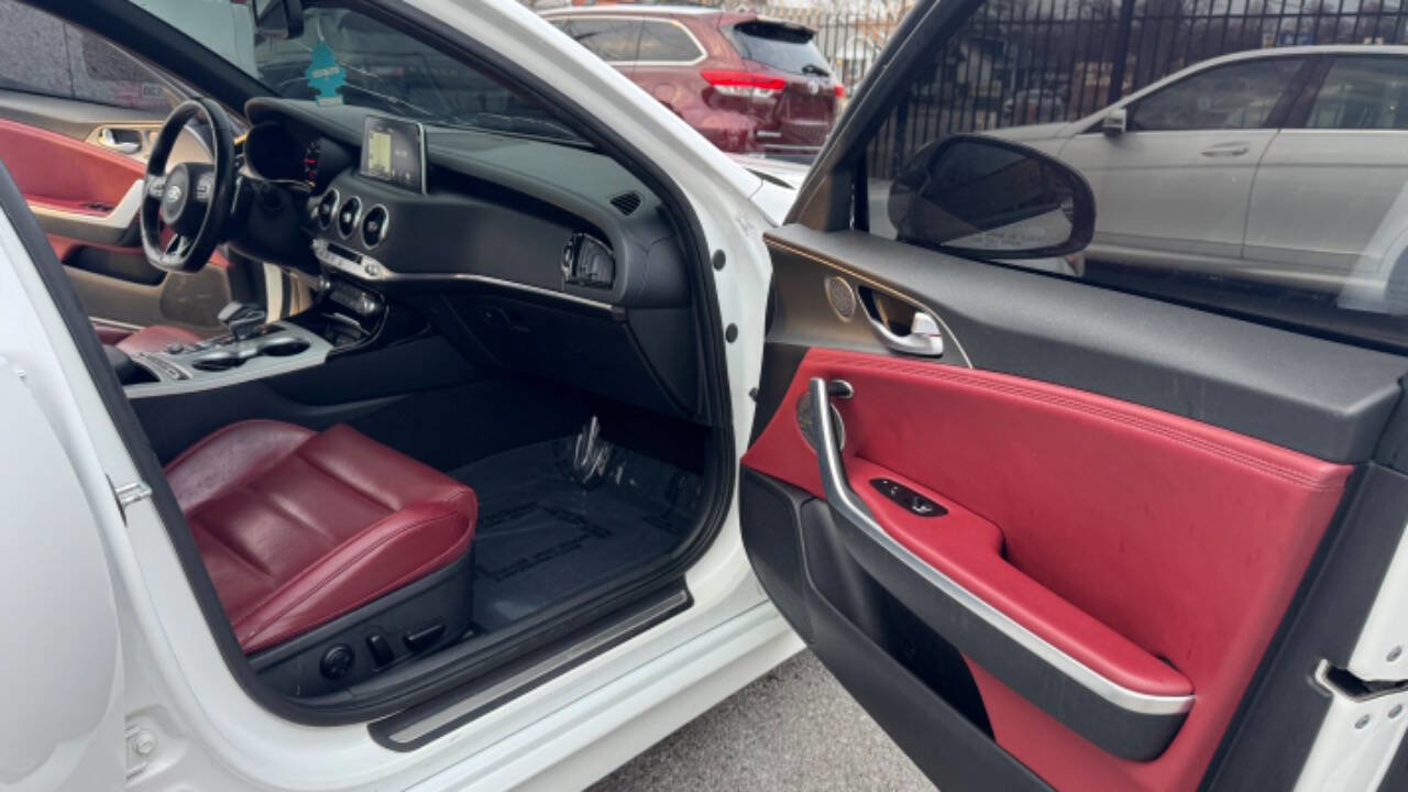 Used 2020 Kia Stinger GT2 image 19