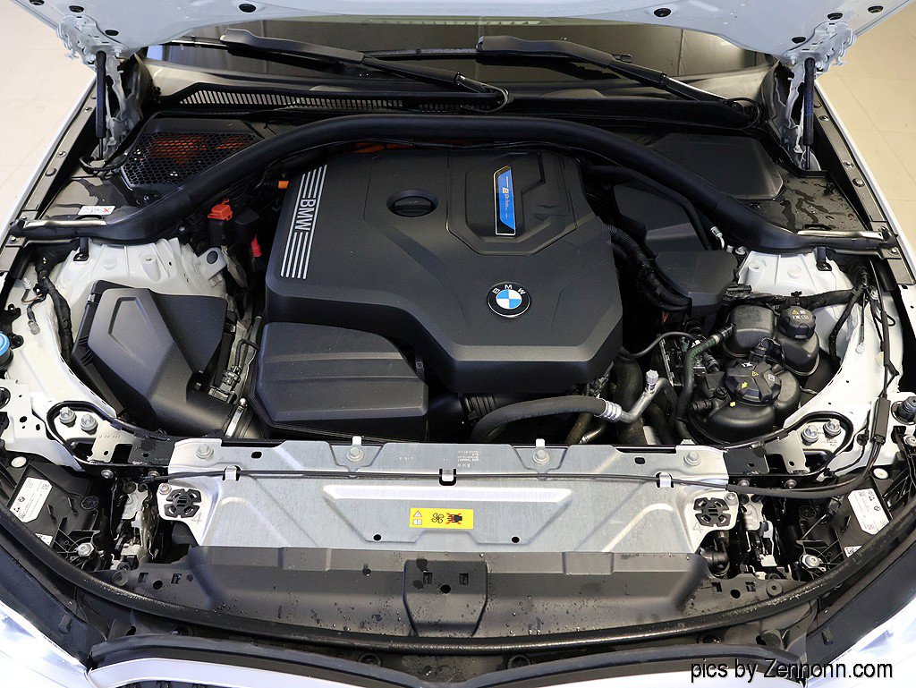 Certified 2023 BMW 330e xDrive w/ Premium Package image 36