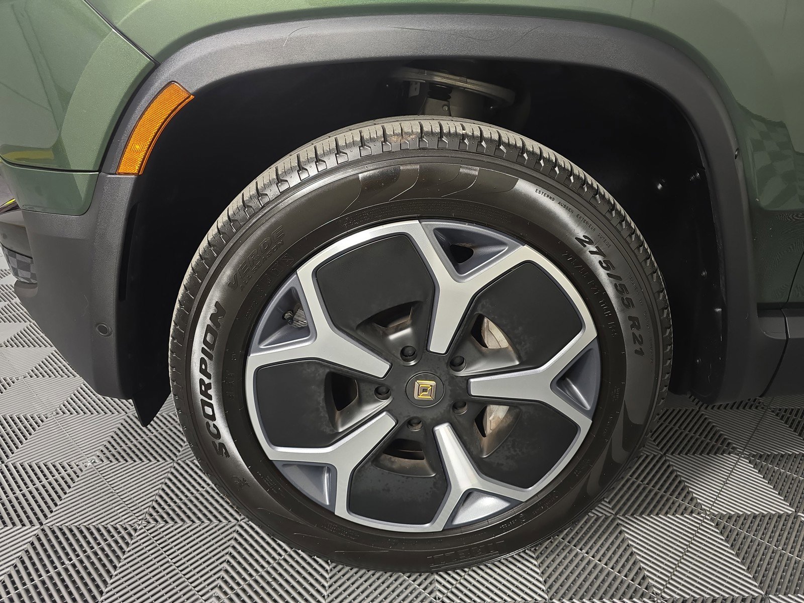 Used 2024 Rivian R1S Adventure image 9