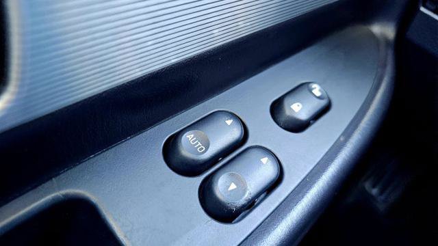 Used 2004 Ford Thunderbird RWD image 36