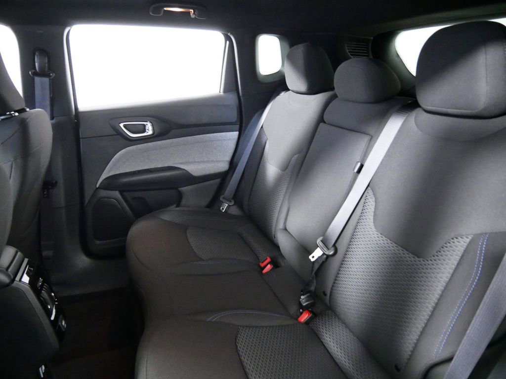 Used 2024 Jeep Compass Sport image 26