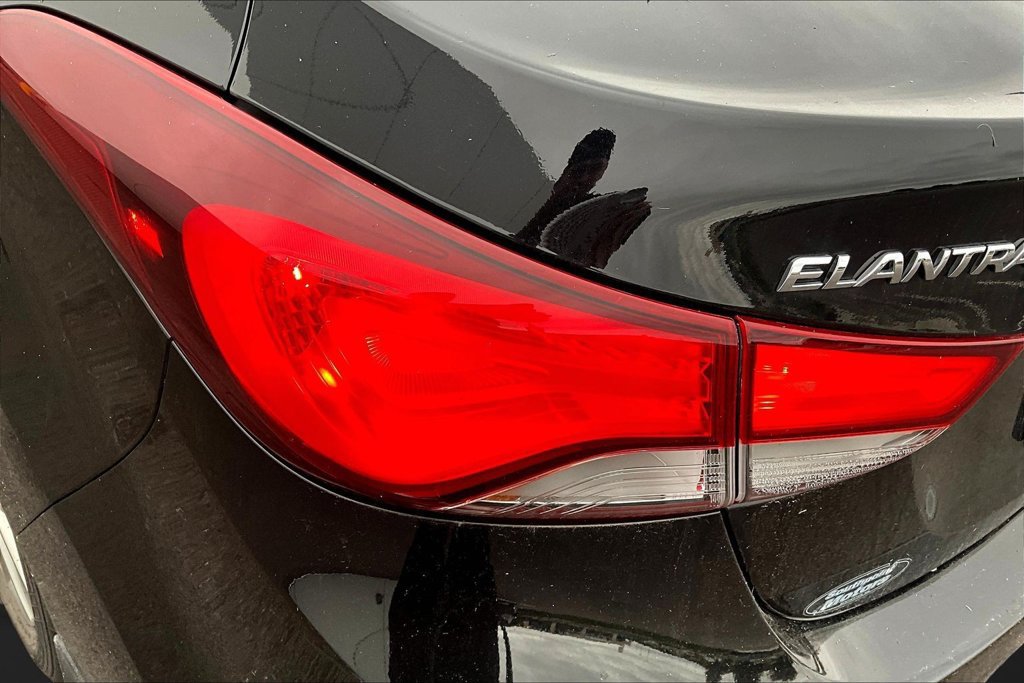 Used 2015 Hyundai Elantra SE w/ Option Group 02 FWD image 23