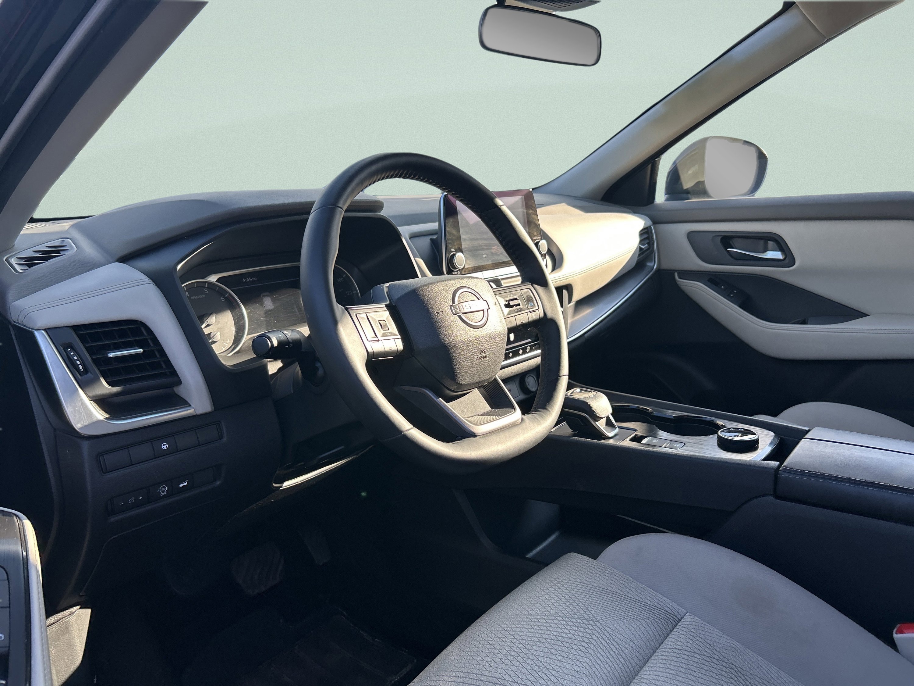 Used 2025 Nissan Rogue SV AWD/4WD image 26