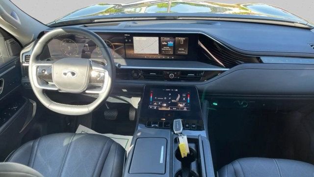 Used 2025 INFINITI QX80 Sensory AWD/4WD image 14