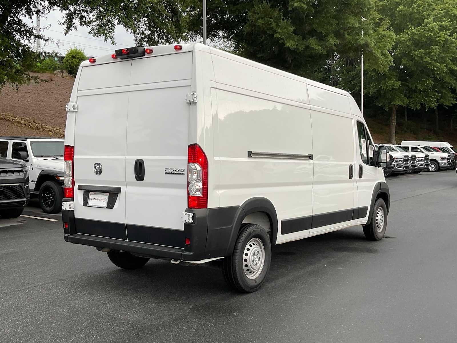 Used 2024 RAM ProMaster 2500 w/ Convenience Group FWD image 5