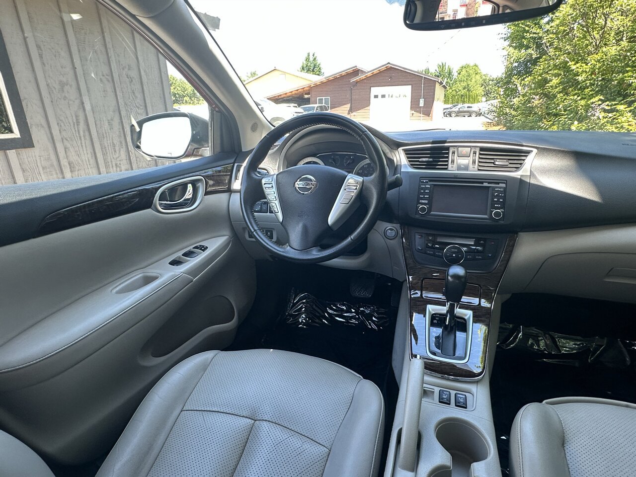 Used 2015 Nissan Sentra SL w/ SL Premium Package FWD image 5