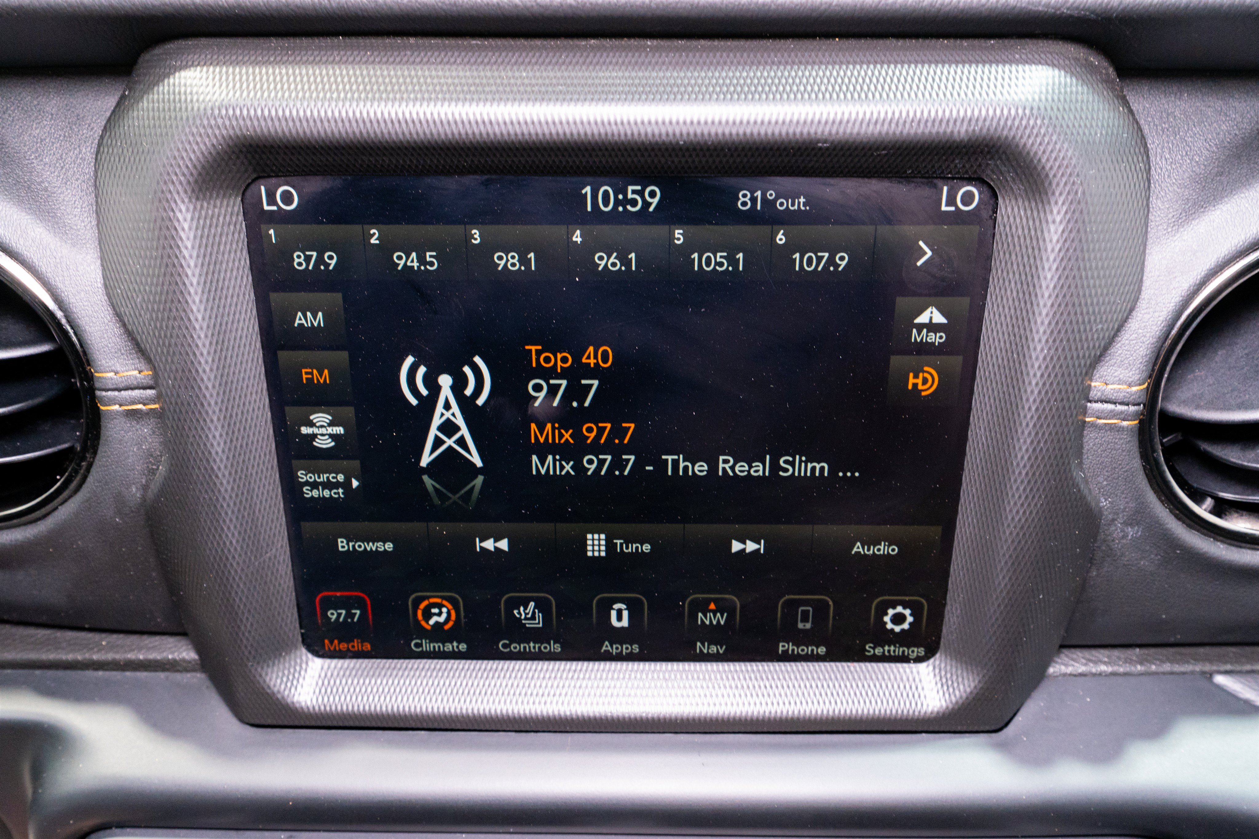 Used 2021 Jeep Wrangler Unlimited Sahara AWD/4WD image 17