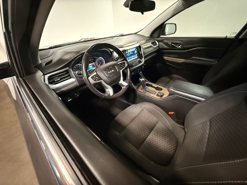 Used 2019 GMC Acadia SLE image 2