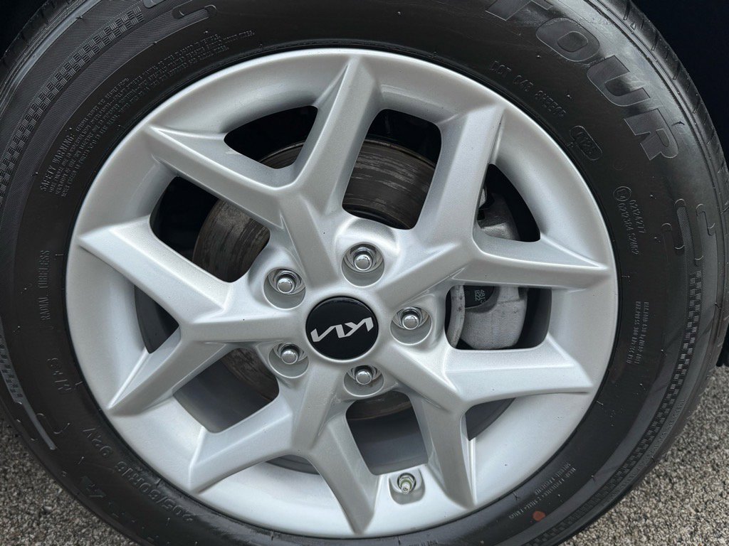 Used 2023 Kia Soul LX w/ LX Technology Package image 11