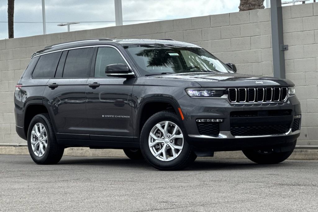Used 2023 Jeep Grand Cherokee L Limited RWD image 2