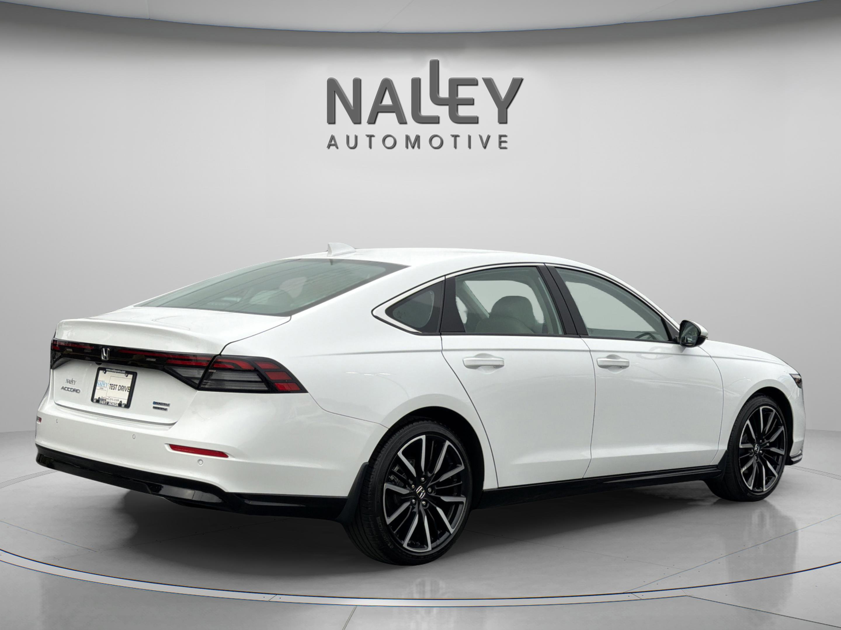 Used 2024 Honda Accord Touring image 5