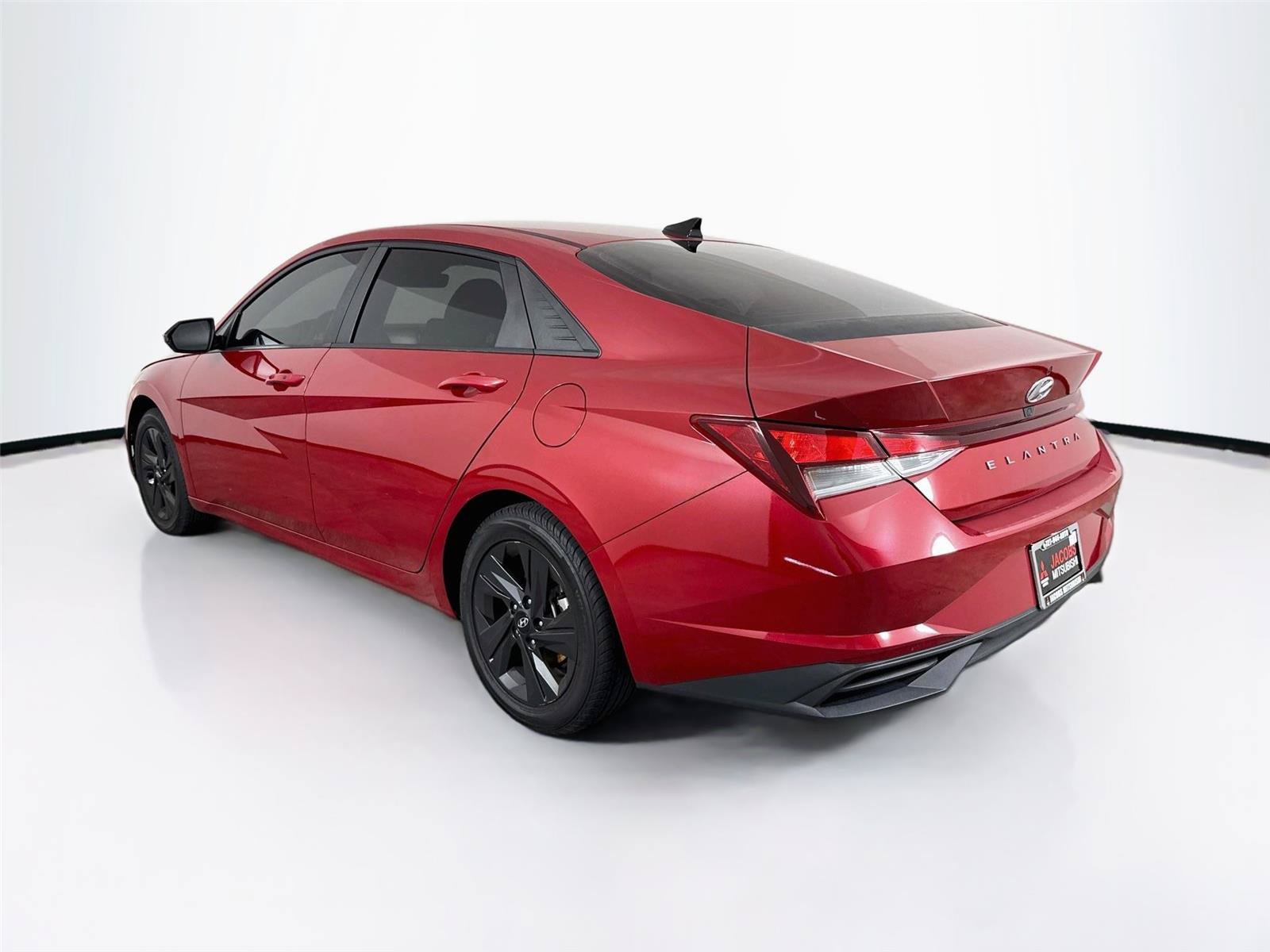 Used 2022 Hyundai Elantra SEL w/ Convenience Package FWD image 3