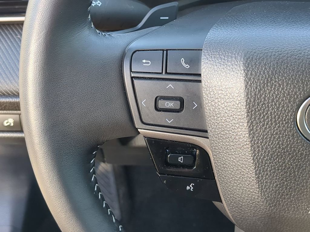 Used 2025 Toyota Camry SE image 21