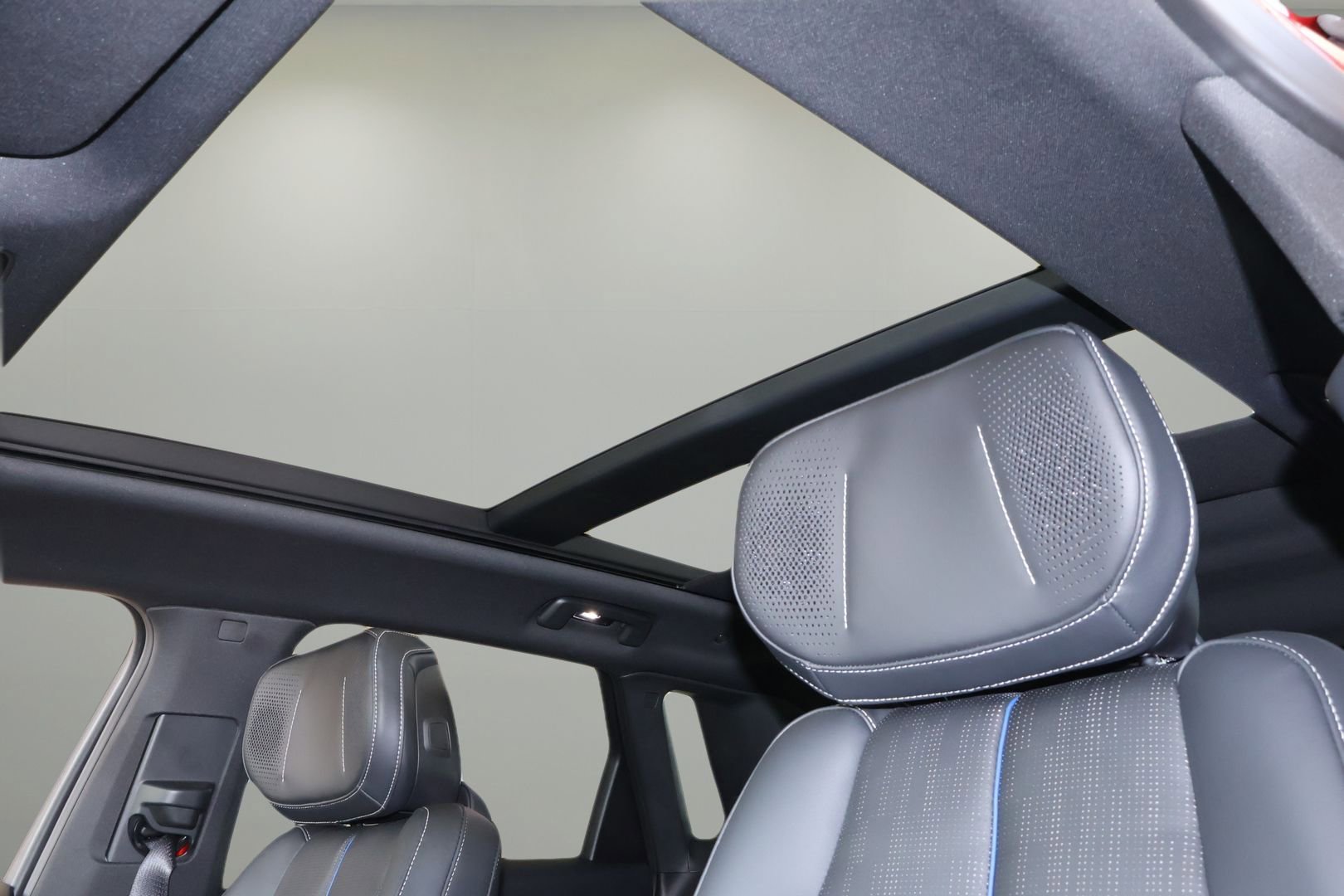 Certified 2024 Cadillac Lyriq Sport image 28