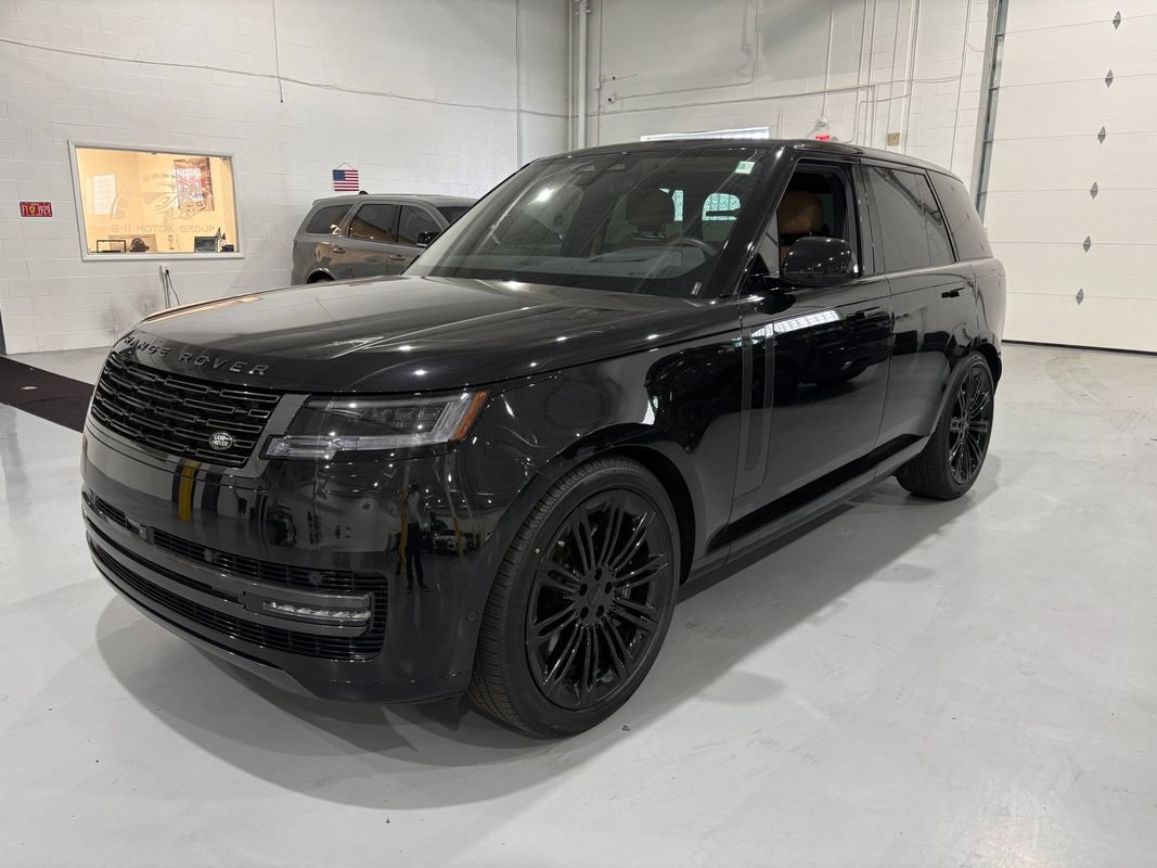 Used 2026 Land Rover Range Rover SE AWD/4WD image 3