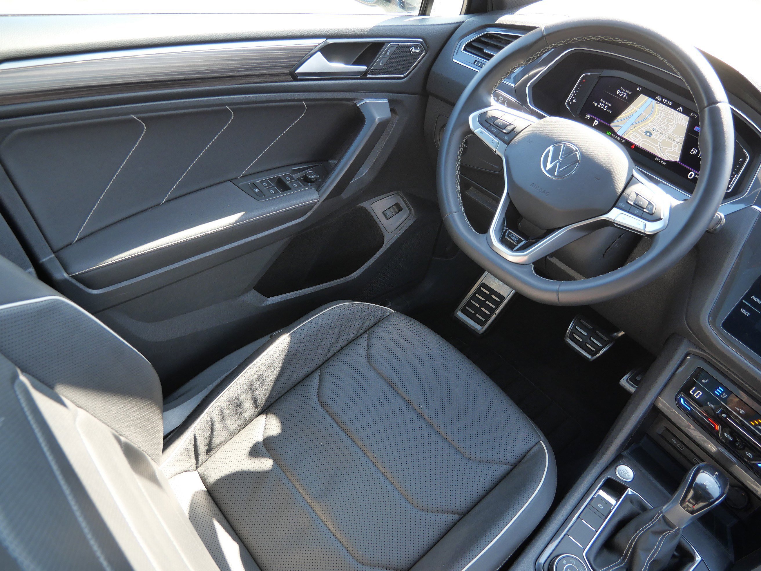 Used 2023 Volkswagen Tiguan SEL R-Line image 9