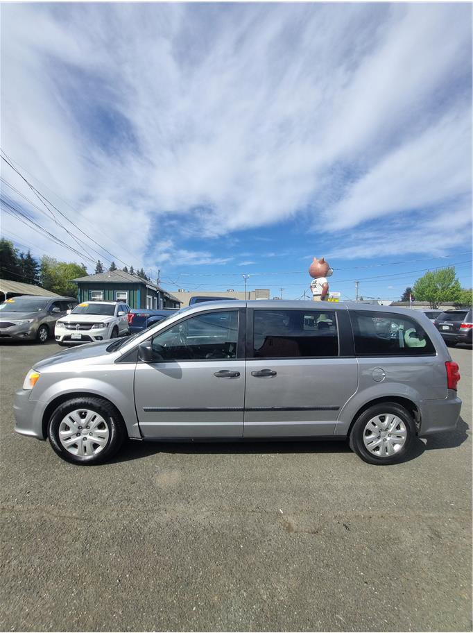 Used 2016 Dodge Grand Caravan American Value Package w/ UConnect Hands-Free Group FWD image 2