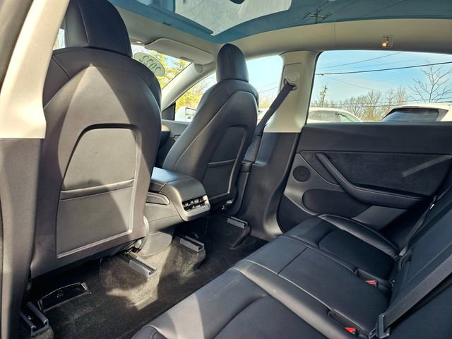 Used 2022 Tesla Model Y Long Range image 23