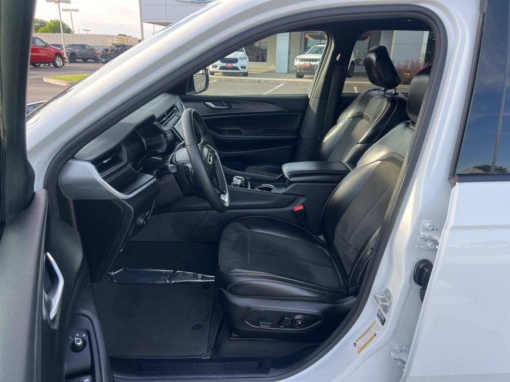 Used 2024 Jeep Grand Cherokee Altitude RWD image 22