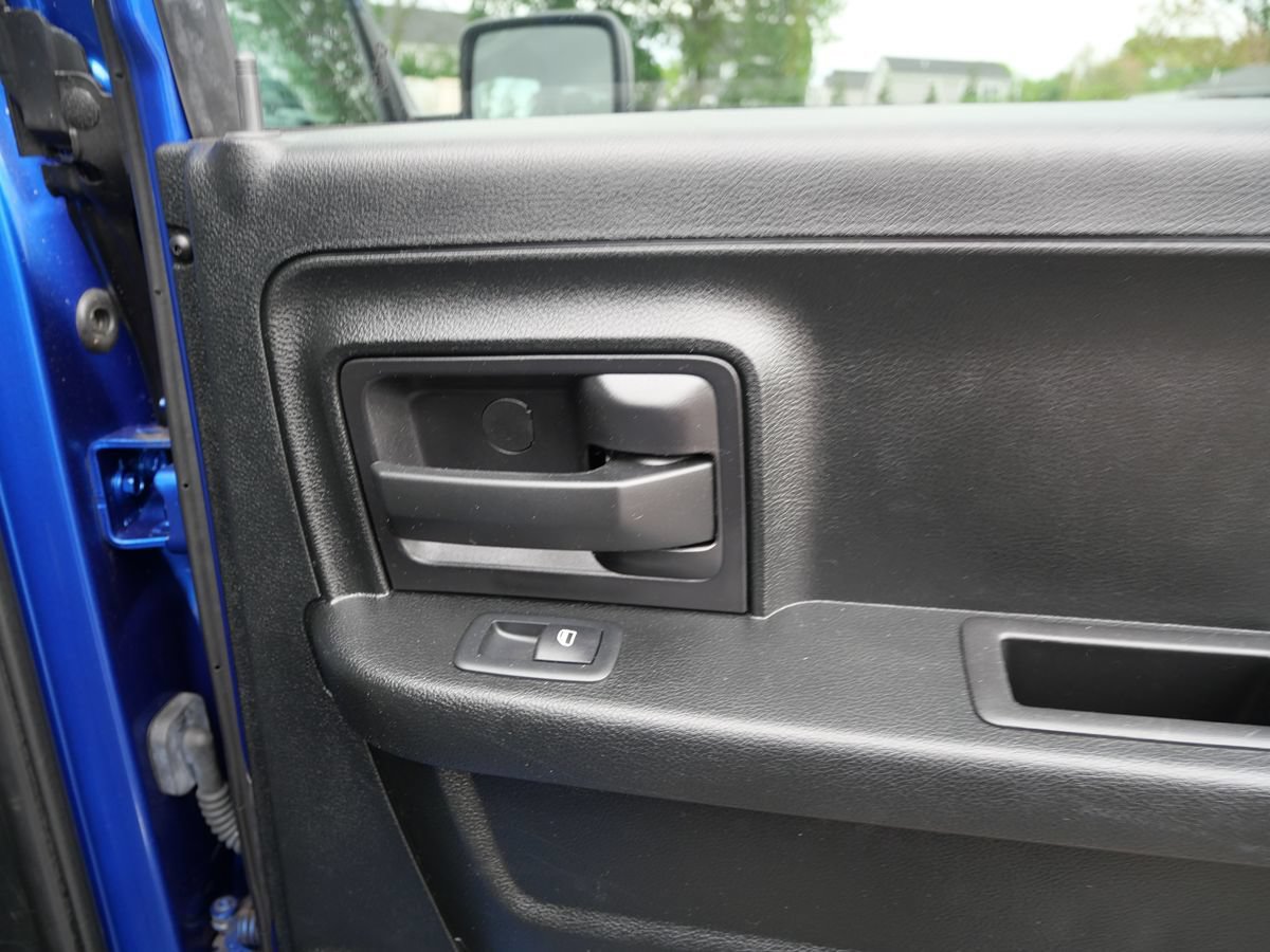 Used 2018 RAM 1500 Express AWD/4WD image 30