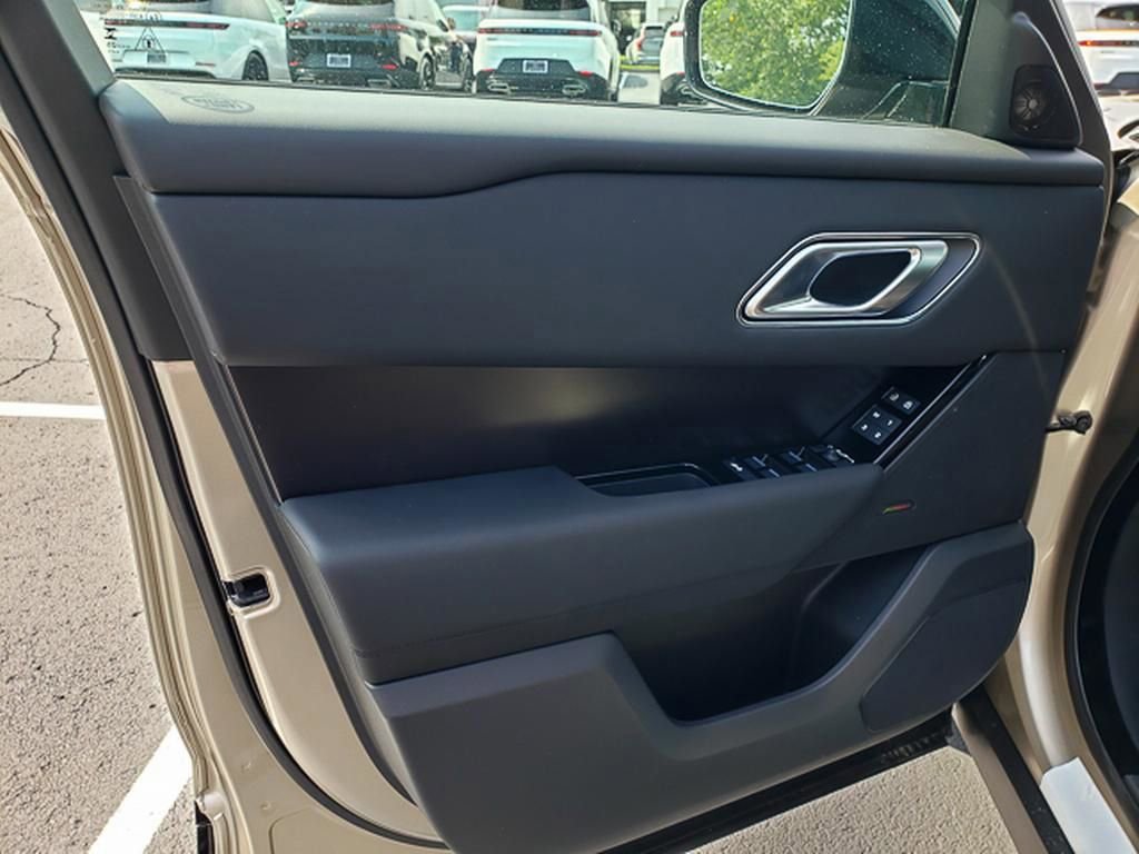 New 2026 Land Rover Range Rover Velar Dynamic SE image 6