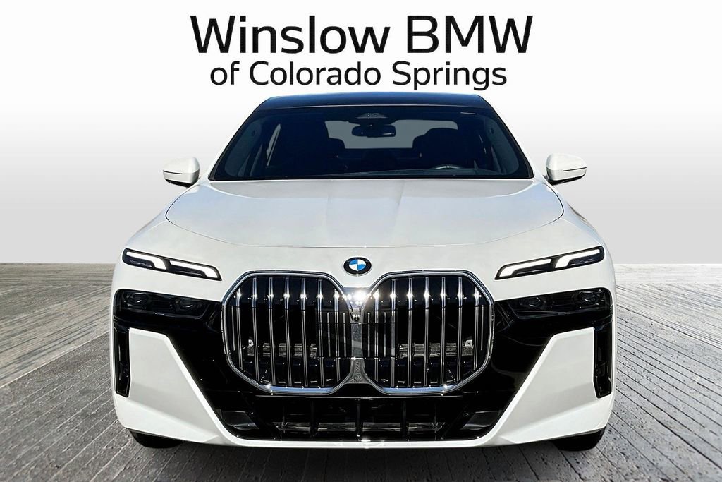 Used 2025 BMW 760i xDrive w/ Premium Package image 2
