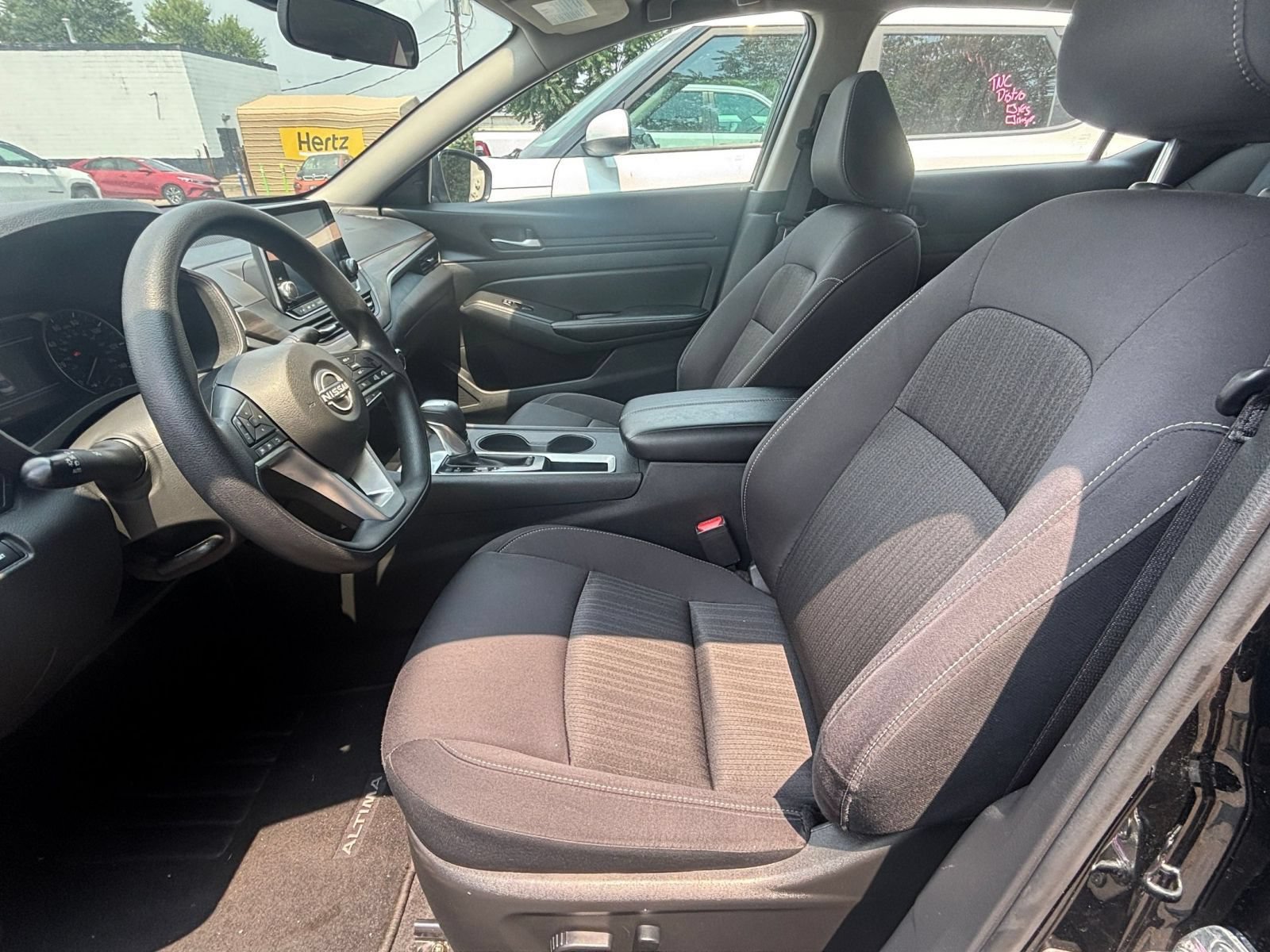 Used 2025 Nissan Altima 2.5 SV FWD image 24