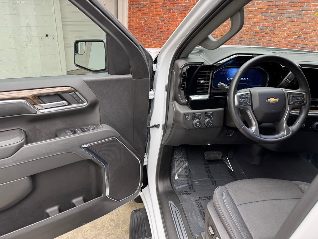 Used 2024 Chevrolet Silverado 1500 LT image 8