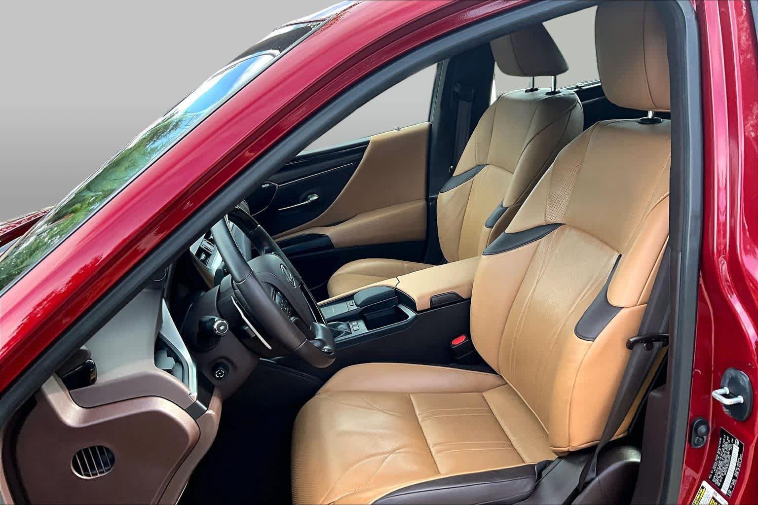 Used 2019 Lexus ES 300h Ultra Luxury w/ Accessory Package 2 FWD image 8