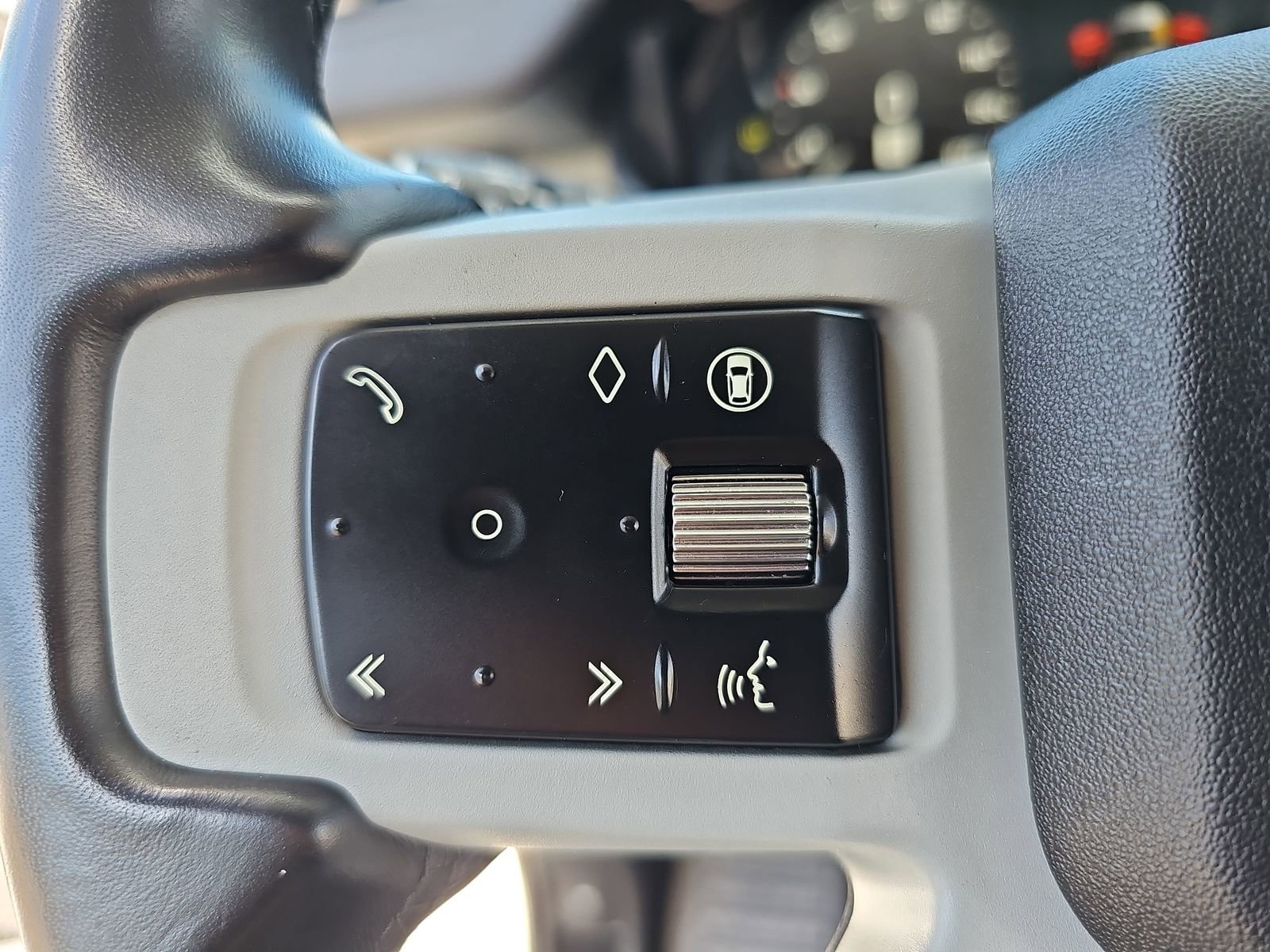 Used 2024 Land Rover Defender 90 S image 15