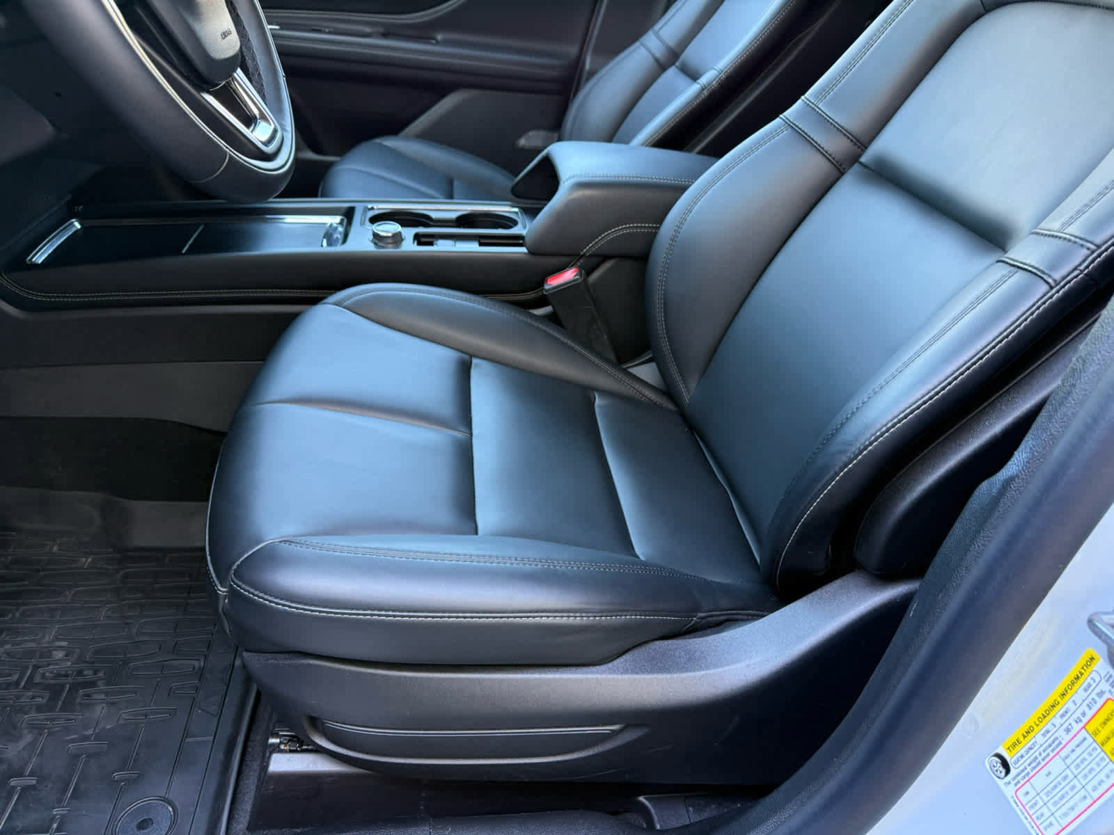 Used 2025 Lincoln Corsair AWD image 4