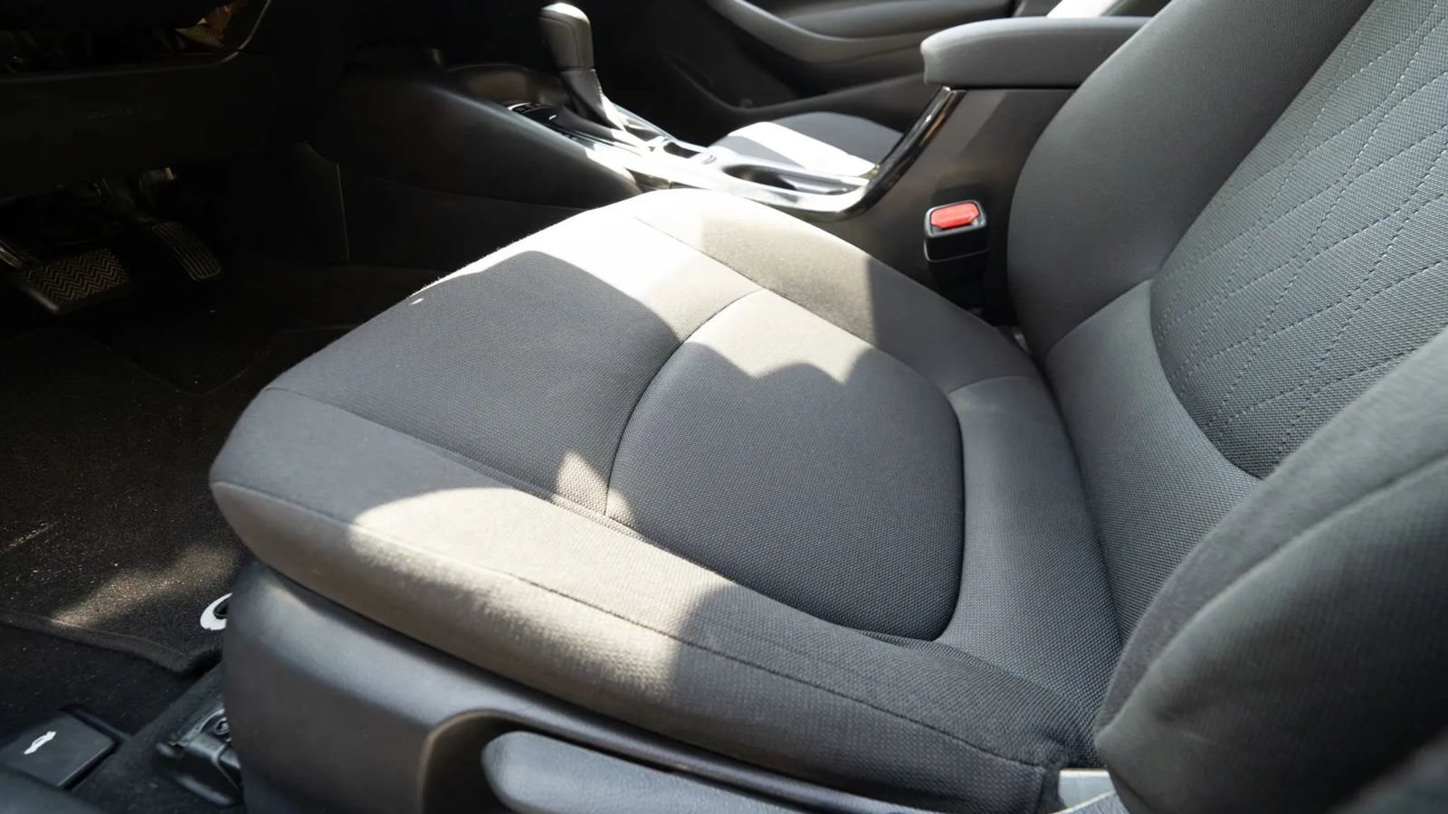 Used 2021 Toyota Corolla LE FWD image 26