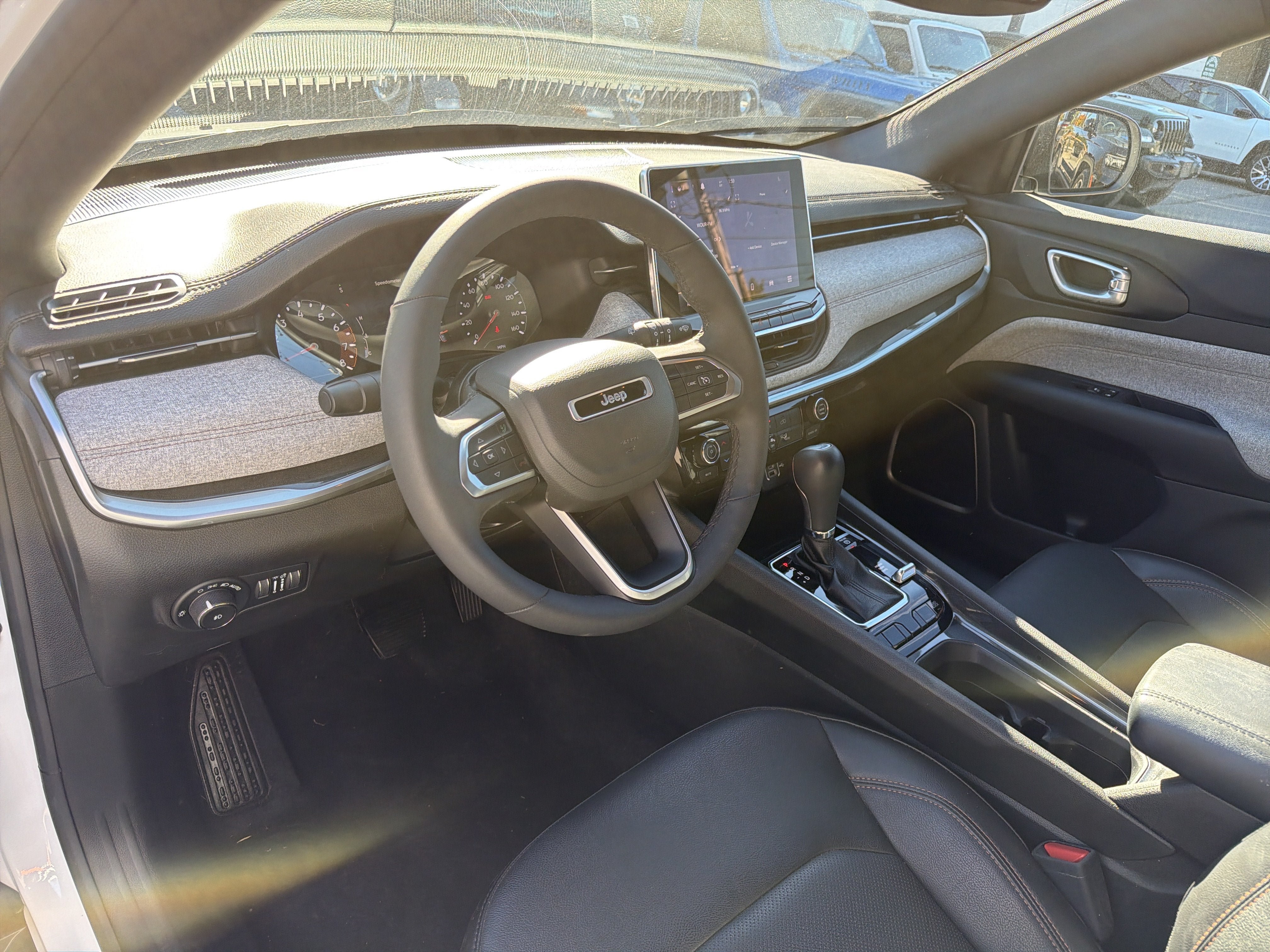 Used 2023 Jeep Compass Latitude AWD/4WD image 9