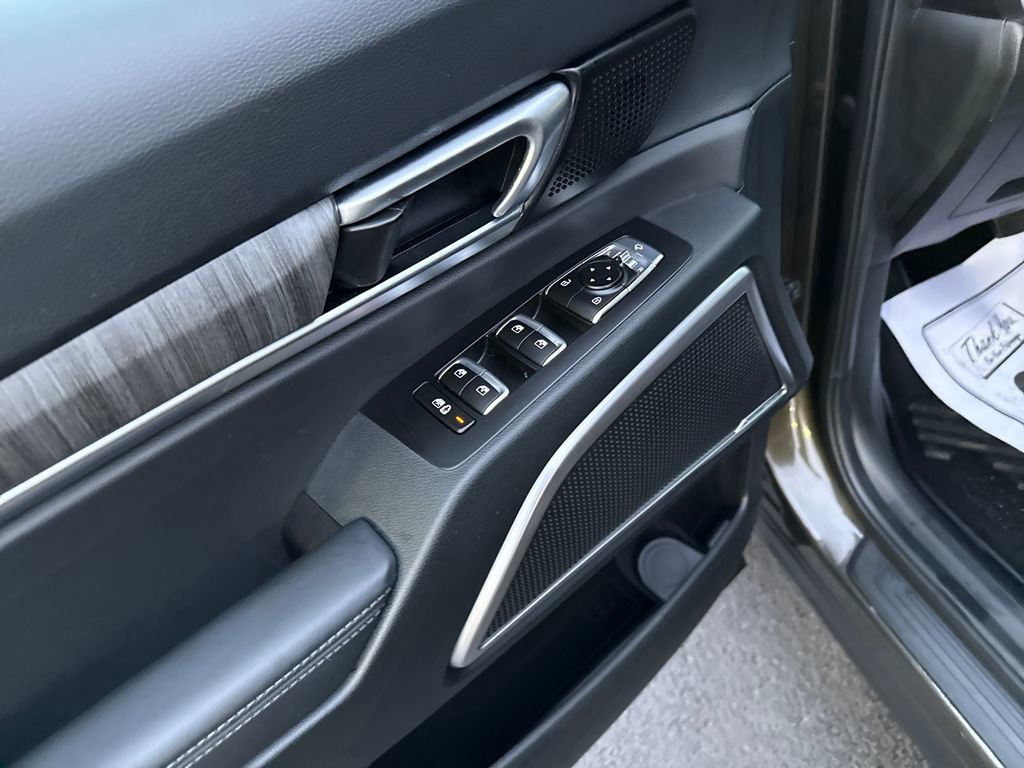 Used 2025 Kia Telluride EX w/ EX Captain's Chair Package image 14