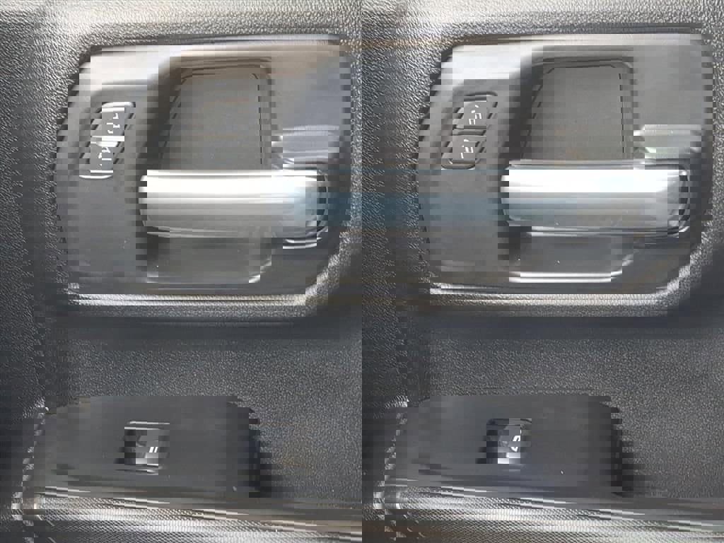 Used 2025 Chevrolet Silverado 2500 Custom w/ Custom Value Package image 32